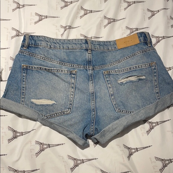 H&M ripped denim shorts - Picture 2 of 4